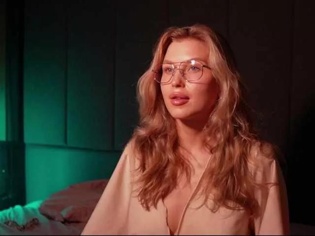 sweetpeach77 from BongaCams