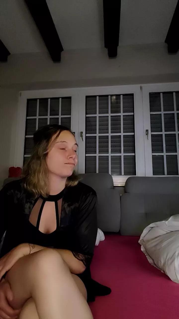 Photos of Jeunecouple3227 from Cam4 is Freechat