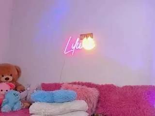 Liliimoon webcams show profile image 