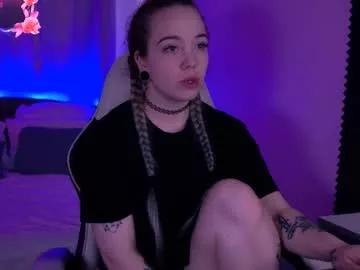 _crazybee_ webcams show profile image 