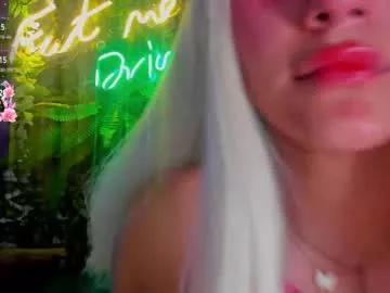 Entertain your itch for girls livestreamers with our collection of stunning models, skilled in the art of temptation and delight.