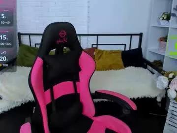 Entertain your itch for girls livestreamers with our collection of stunning models, skilled in the art of temptation and delight.