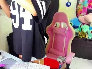 Entertain your itch for girls livestreamers with our collection of stunning models, skilled in the art of temptation and delight.