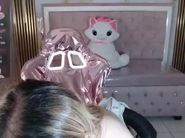 Entertain your itch for girls livestreamers with our collection of stunning models, skilled in the art of temptation and delight.