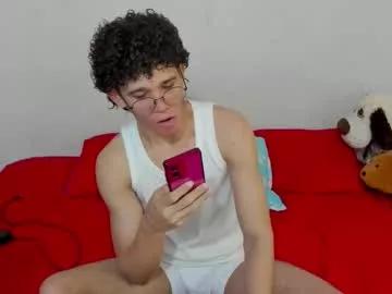 tom_blue10 from Chaturbate is Freechat