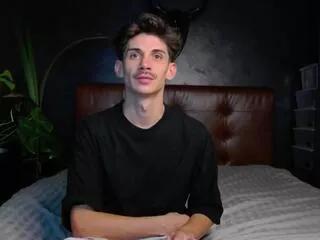 leon_lovett from Flirt4Free is Freechat
