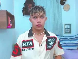 Entertain your itch for girls livestreamers with our collection of stunning models, skilled in the art of temptation and delight.