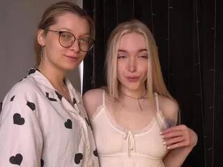 mae_beddingfield_sara_mauri from Flirt4Free is Freechat