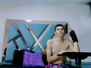 sara_walcker_pablo_rojas from Flirt4Free is Freechat