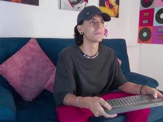 saul_stonee from Flirt4Free is Freechat