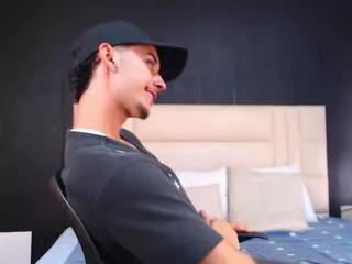 thomas_turner from Flirt4Free is Freechat