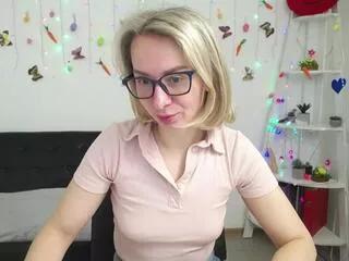 Entertain your itch for girls livestreamers with our collection of stunning models, skilled in the art of temptation and delight.