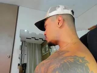 zeus_strong from Flirt4Free is Freechat