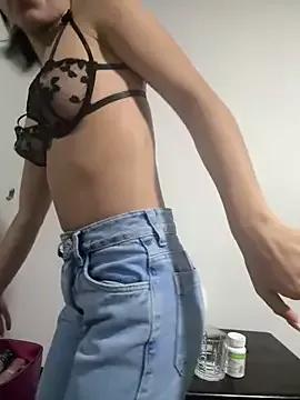 -Naomii from StripChat is Freechat