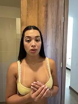 _AnaMilan from StripChat is Freechat