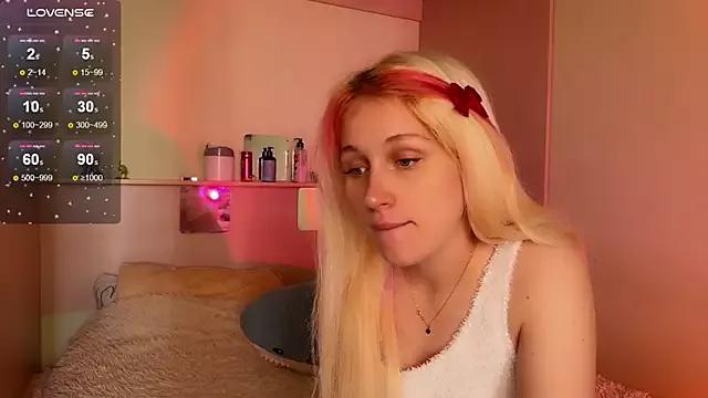 _Annabel_Myr_ from StripChat is Freechat