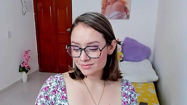 Entertain your itch for girls livestreamers with our collection of stunning models, skilled in the art of temptation and delight.