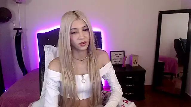 Entertain your itch for girls livestreamers with our collection of stunning models, skilled in the art of temptation and delight.
