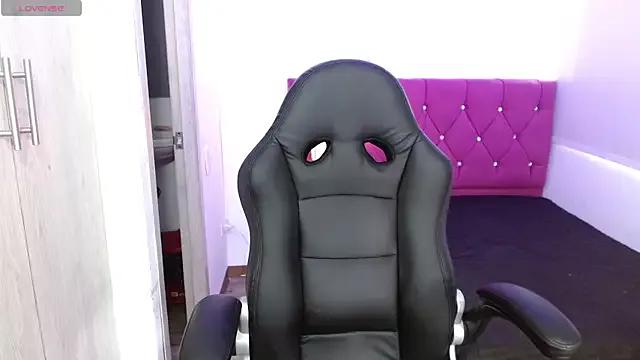 Entertain your itch for girls livestreamers with our collection of stunning models, skilled in the art of temptation and delight.
