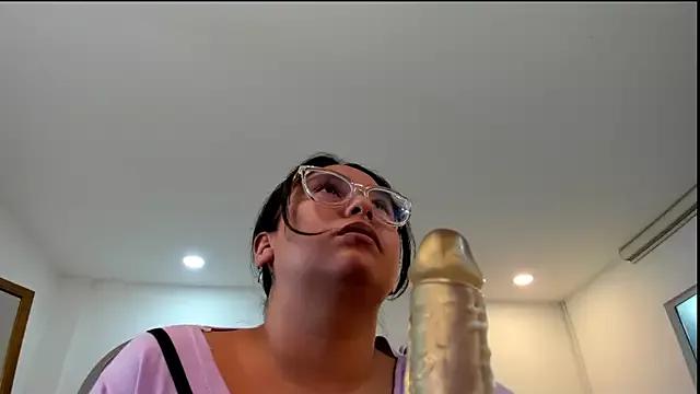 _Natalie18 from StripChat is Freechat
