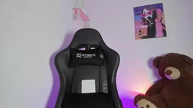 Entertain your itch for girls livestreamers with our collection of stunning models, skilled in the art of temptation and delight.