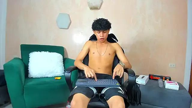 _taylor_black from StripChat is Freechat