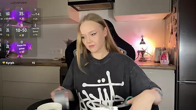 aaliceonthemoon from StripChat is Freechat