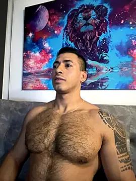 aaroncolombia from StripChat is Freechat