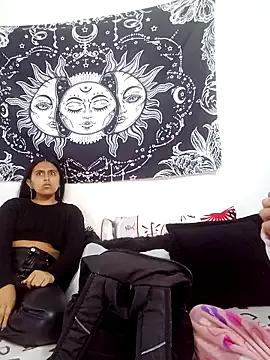 abby_n_emily from StripChat is Freechat