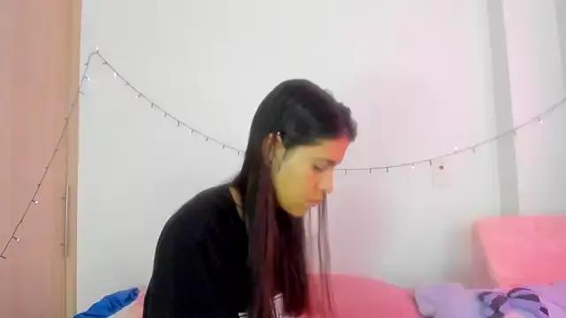 Abby_roussee from StripChat is Freechat