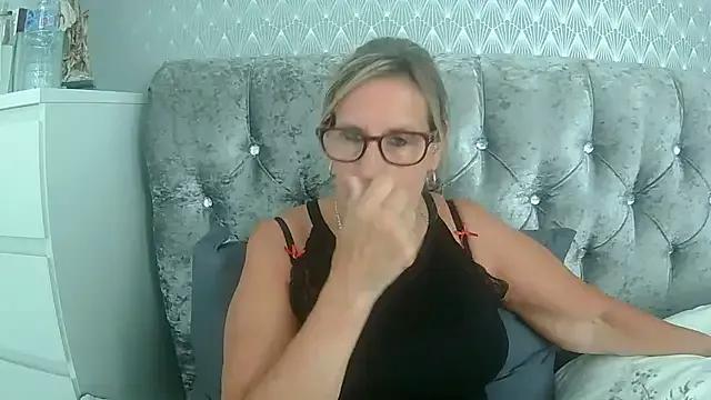 Additive_Mature_Linda from StripChat is Freechat