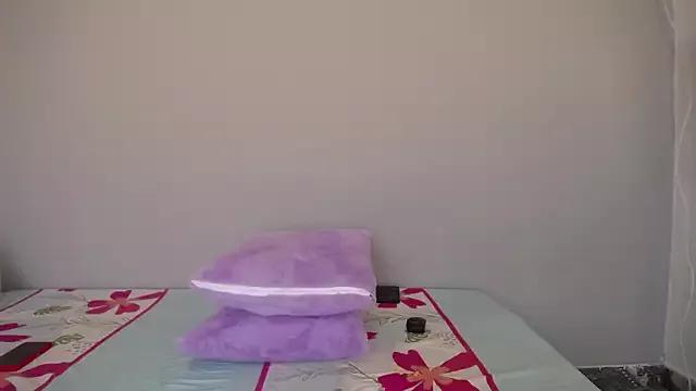 AdelaideNaughty from StripChat is Freechat
