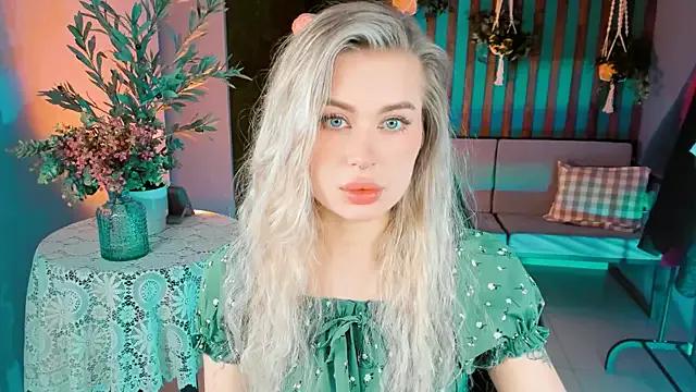 AdelLoys from StripChat is Freechat