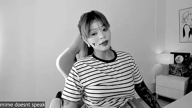 Entertain your itch for girls livestreamers with our collection of stunning models, skilled in the art of temptation and delight.