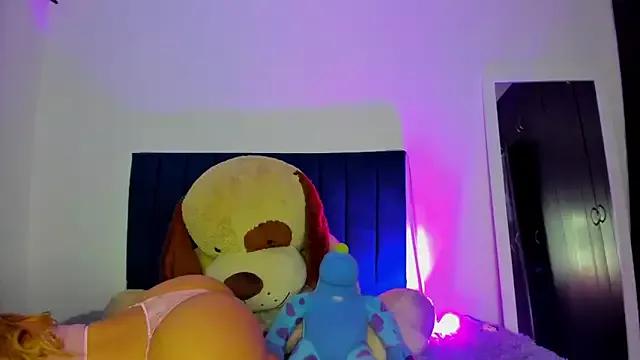 Agnescruzz from StripChat is Freechat