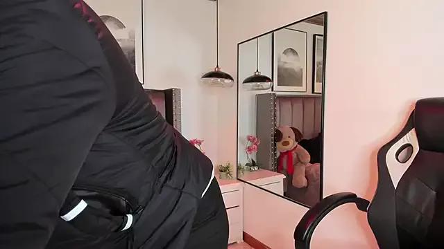 Entertain your itch for girls livestreamers with our collection of stunning models, skilled in the art of temptation and delight.