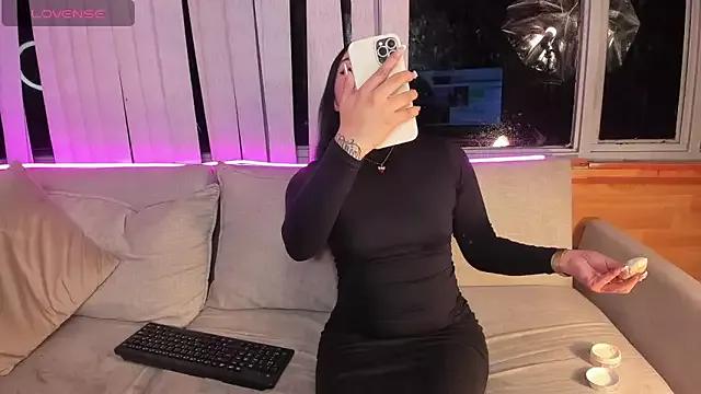 Alana__kity from StripChat is Freechat
