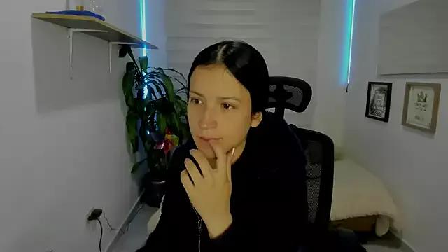 alana_collinss from StripChat is Freechat