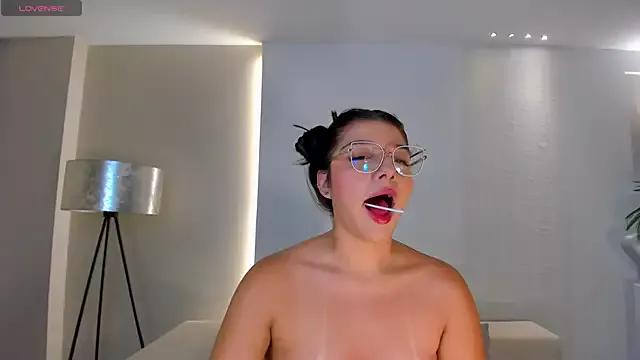 AlanaCardona from StripChat is Freechat