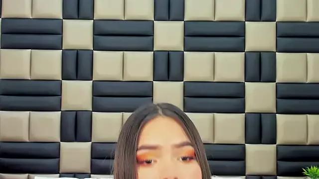 AlanaCusack from StripChat is Freechat