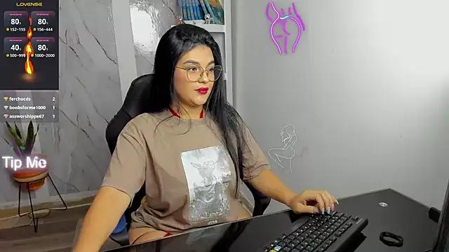 alayasmile from StripChat is Freechat