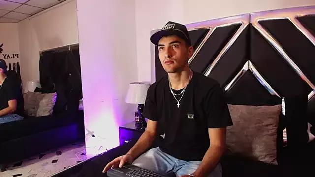 AlekRuizx from StripChat is Freechat