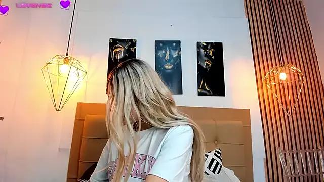 alesziarose from StripChat is Freechat