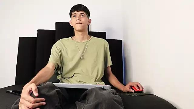 alexmark_ from StripChat is Freechat