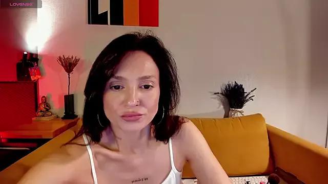 AlexsaRayw from StripChat is Freechat