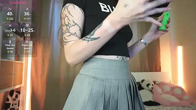 Alice_1n_Wonderland_ from StripChat is Freechat