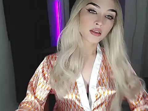 Alicegreenexx from StripChat is Freechat
