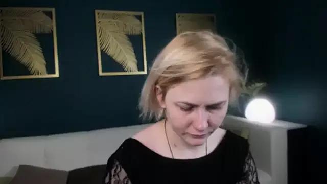 AliceMaurik from StripChat is Freechat