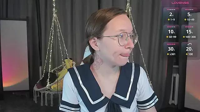 AliceYoung from StripChat is Freechat