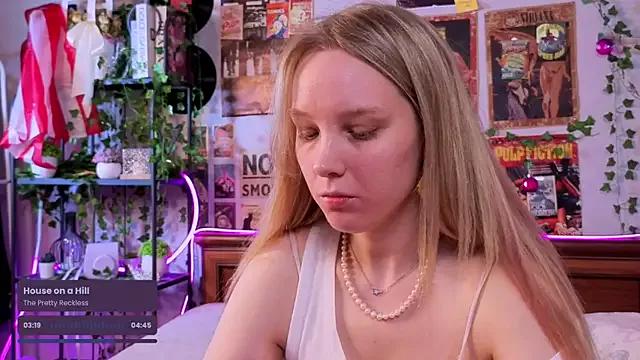 AliciaParkerf from StripChat is Freechat